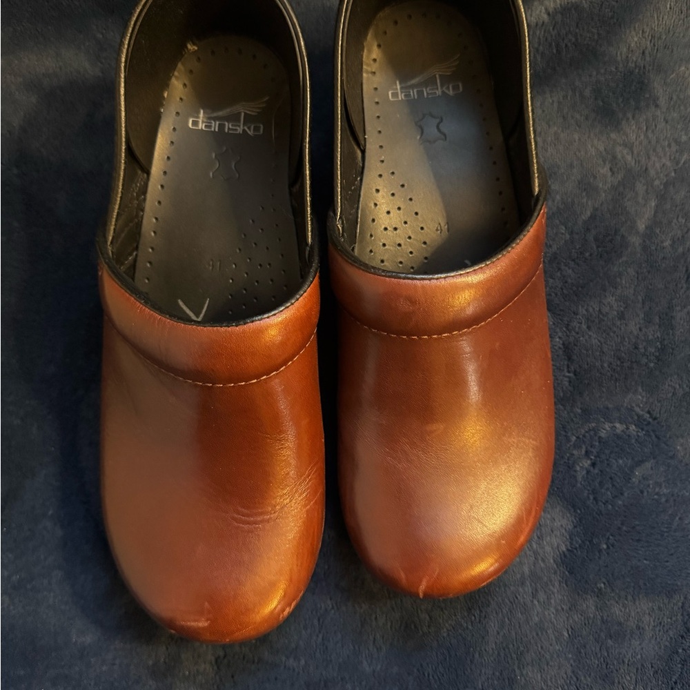Dansko woman’s Leather Slip-On Loafers - Rich Brown Size 41